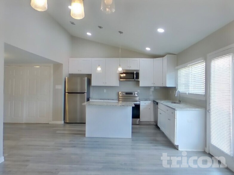 Building Photo - 496 Justice Dr