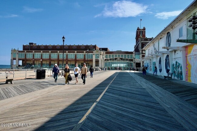 Building Photo - 1105 Emory St