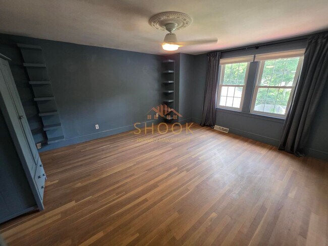 Building Photo - AVAILABLE JANUARY 2027 - BEAUTIFUL AND UNIQUE 4 BR HOME ACROSS CAMPUS
