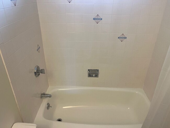 Building Photo - Beautiful 4 Bedroom Home in Huntington Beach