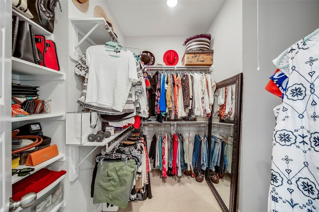 Building Photo - 814 Thornton Rd