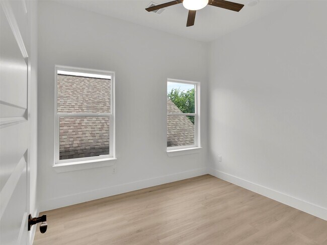 Building Photo - 1311 E 33rd St