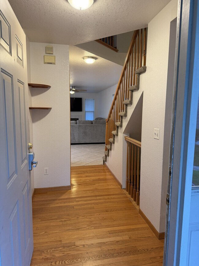 Building Photo - 1637 Westbridge Dr