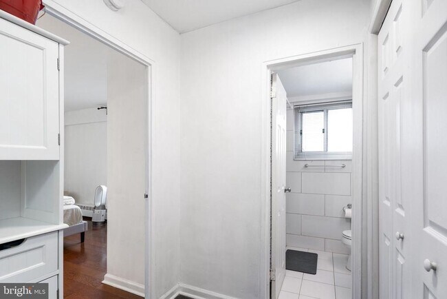 Building Photo - 2101 Chestnut St