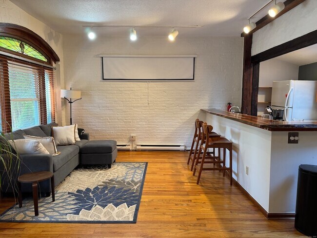 Building Photo - 29 Eld St