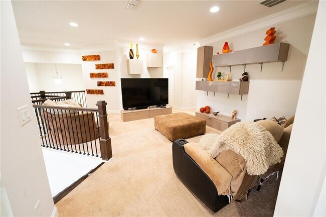 Building Photo - 1451 Torrington Dr