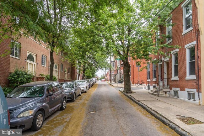 Building Photo - 700 Pennock St