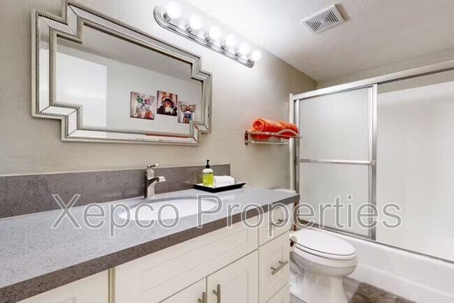 Building Photo - 505 S Farrell Dr