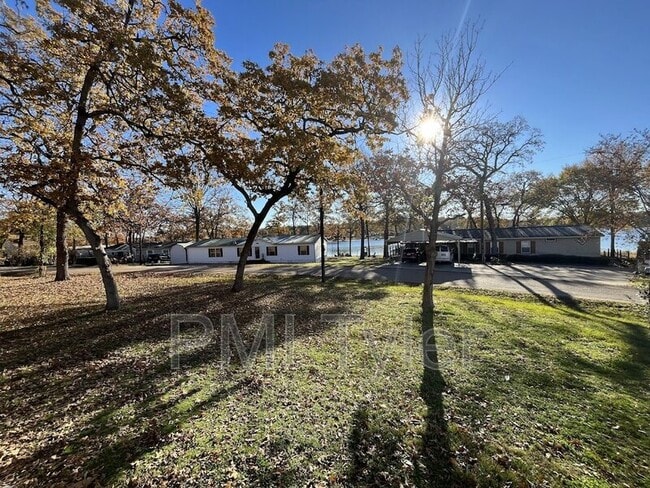 Building Photo - 223 Sunray St