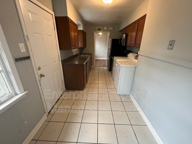 Building Photo - 1215 Mt Moriah Rd