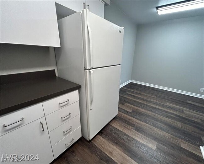 Building Photo - 3151 N Soaring Gulls Dr