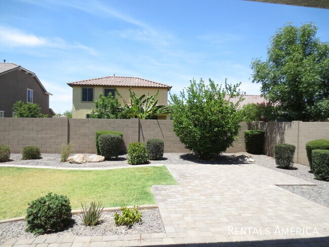 Building Photo - 890 E Doral Ct