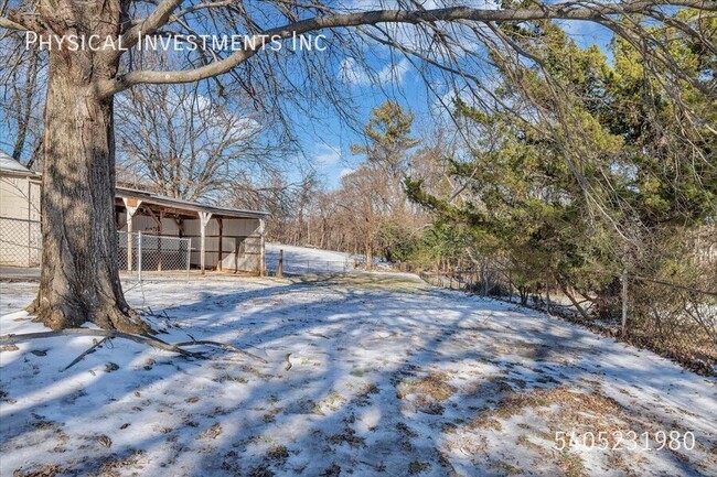 Building Photo - Classic American Ranch