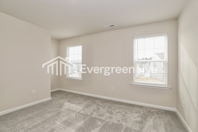 Building Photo - 5543 Hydrangea St