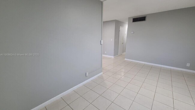 Building Photo - 1715 Wiley St