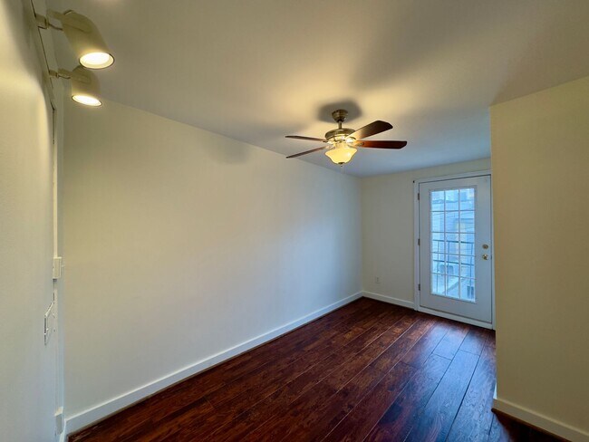 Building Photo - Charming 1 Bedroom/1 Bathroom Townhome w/ Den in Federal Hill, MD!