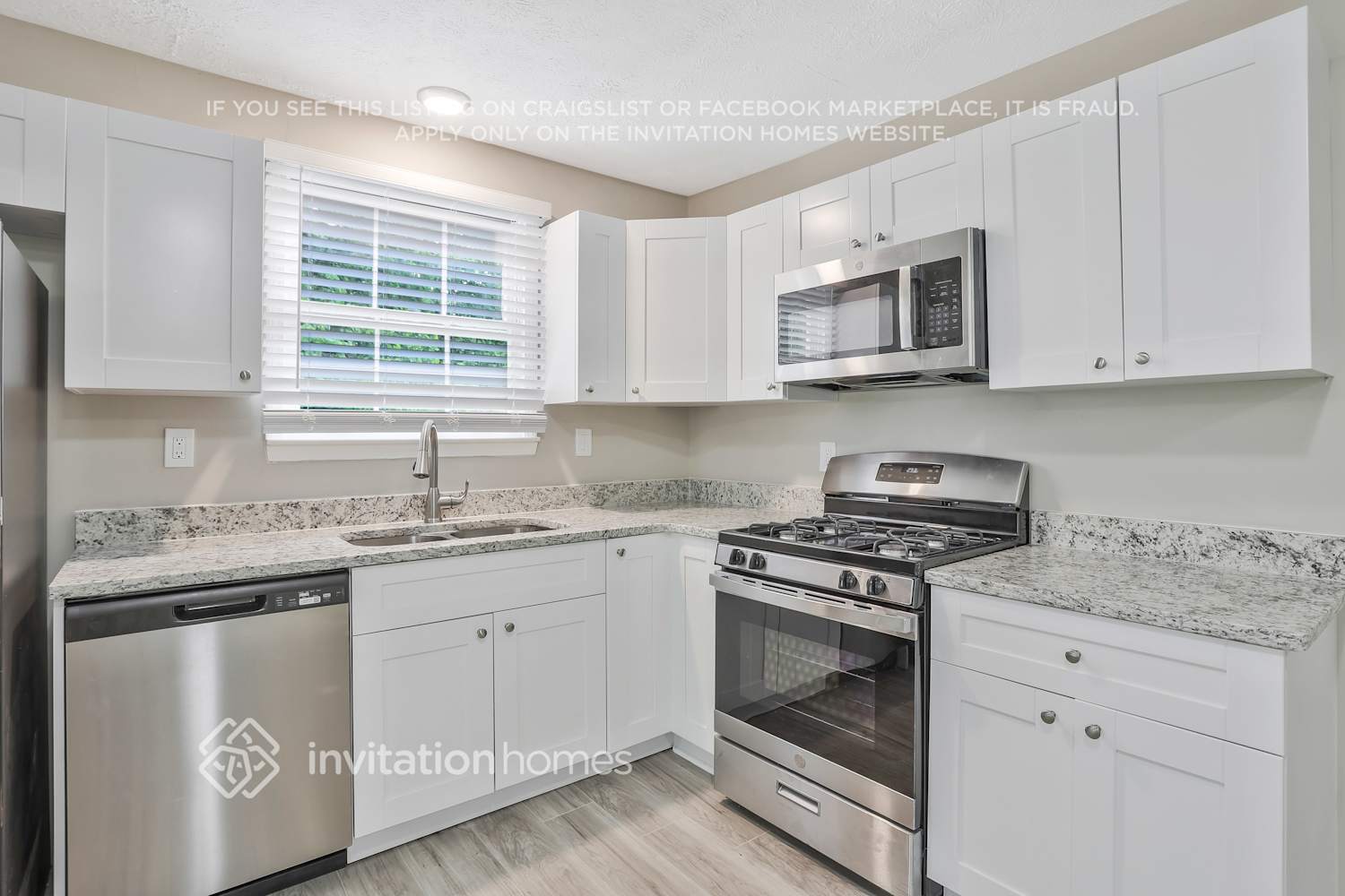 Building Photo - 2300 Pebble Rock W