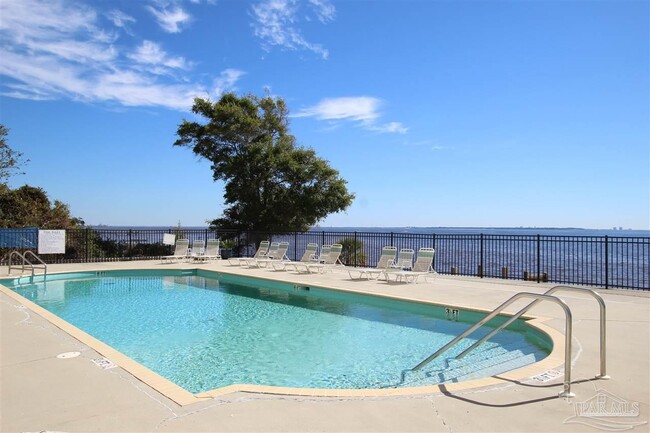 Primary Photo - 825 Bayshore Dr