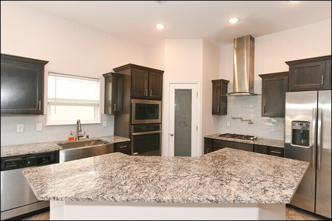 Building Photo - 14905 Tierra Haven Ave