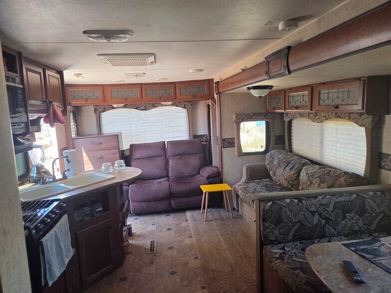 Building Photo - 19188 Glendale Ave