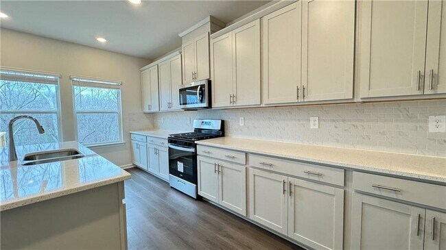 Building Photo - 228 Water Oak Wy