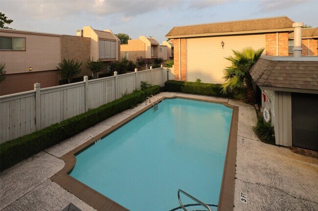Building Photo - 1223 Augusta Dr