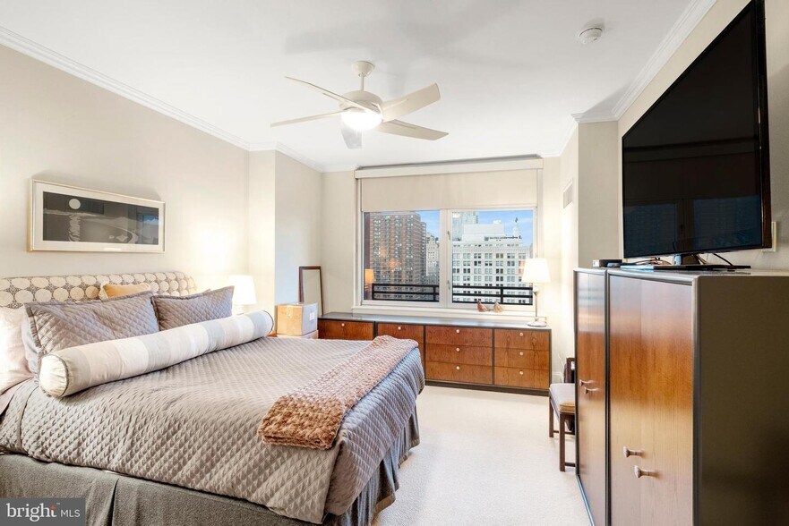 Building Photo - 440 S Broad St