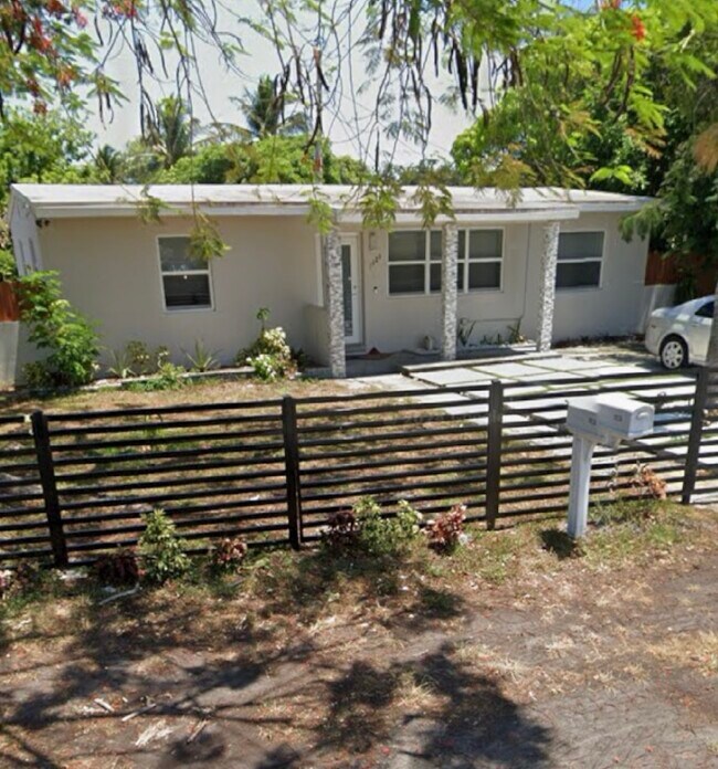 Primary Photo - 1028 NW 12th St