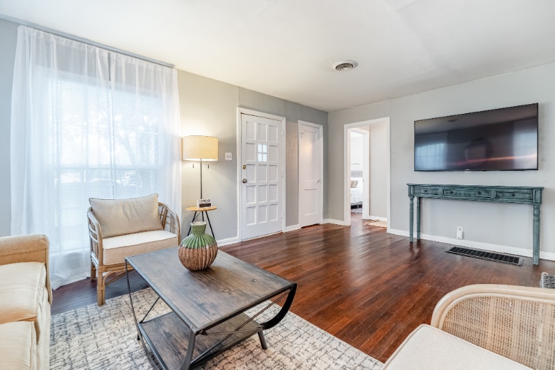 Building Photo - 1201 W Alan Ave