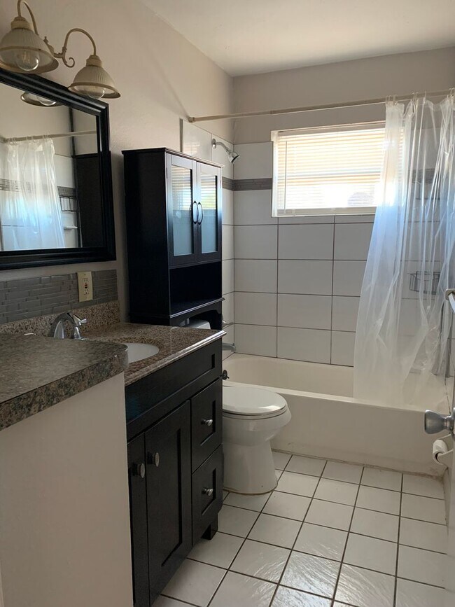 Building Photo - 2/1 Condo For Rent  in St. Cloud Next Near Excellent Schools