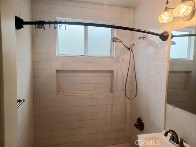 Building Photo - 465 W Windsor Rd