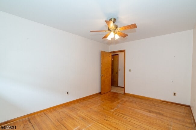 Building Photo - 300 Mitchell Ave