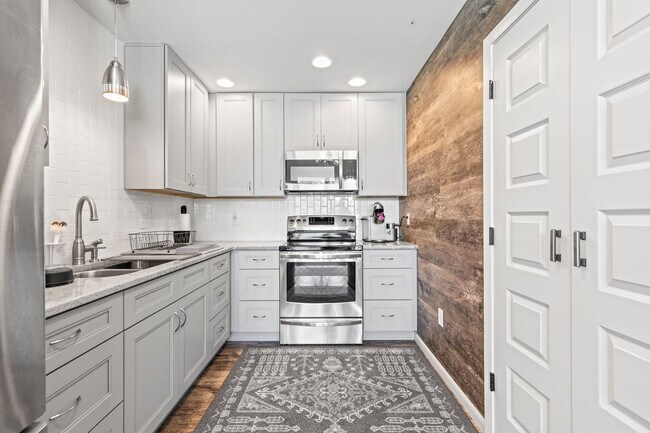 Building Photo - Luxury Furnished Rental in Bluewater Bay...Just steps from the water!!