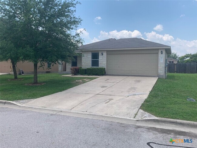 Building Photo - 411 Quail Hollow Dr