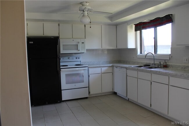 Building Photo - 3948 Ridge Lea Rd