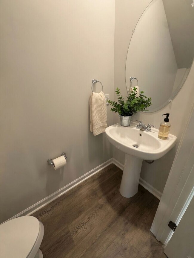 Building Photo - 1406 Walker Wy