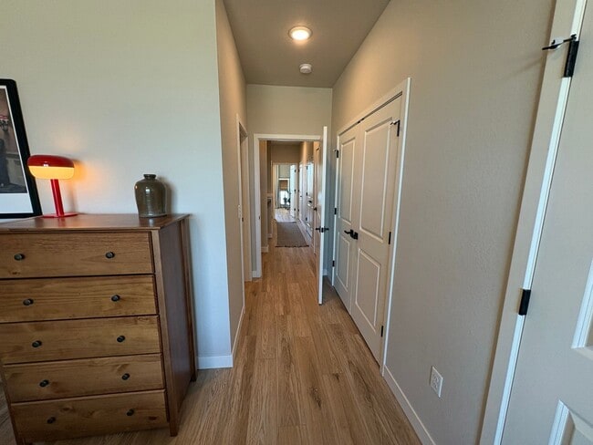 Building Photo - Modern Townhome with STUNNING Views in West MHK
