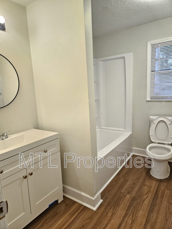 Building Photo - 1445 Pine Spring Dr