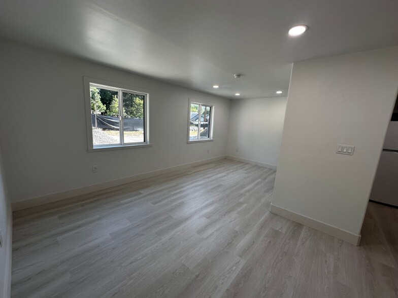 Building Photo - 3033 Northrop Ave