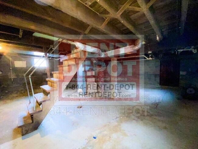 Building Photo - 1815 S Helfrich Ave