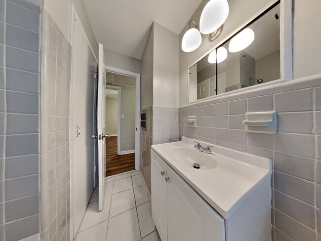 Building Photo - Charming 3BR Home in Jacksonville, FL | Sunroom | Garage | Large Fenced Yard | Pets Welcome