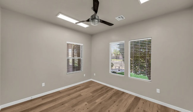 Building Photo - Gorgeous 4 Bed with 3 Car Garage AND Hot Tub