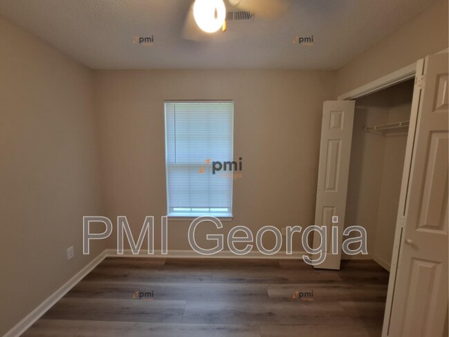 Building Photo - 8170 Autumn Green Dr