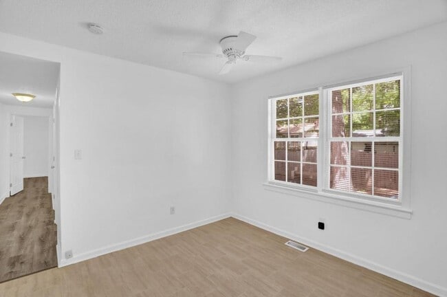 Building Photo - 1404 Coral Ct