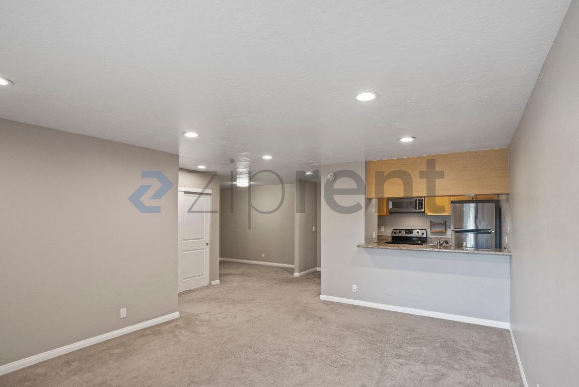 Building Photo - 1085 Murrieta Blvd