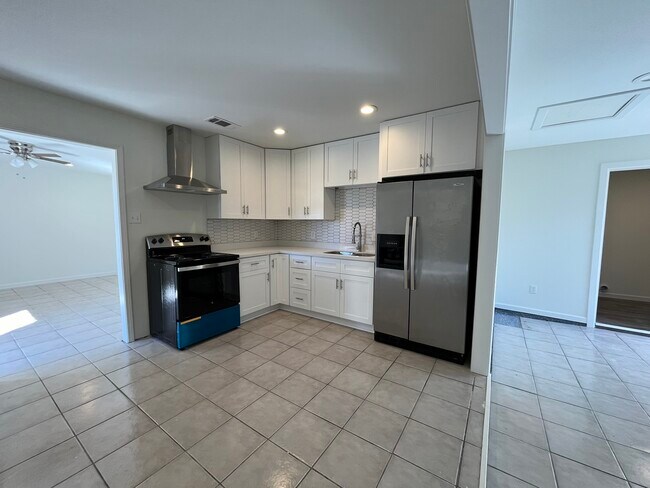 Primary Photo - 1021 Sandalwood Dr