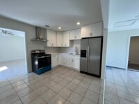 Building Photo - 1021 Sandalwood Dr