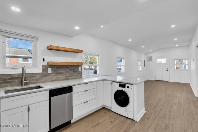 Building Photo - 1807-1809 Laurel Terrace