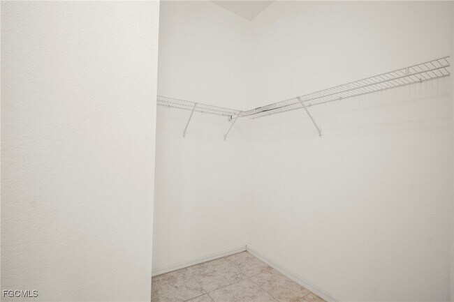 Building Photo - 9220 Belleza Way