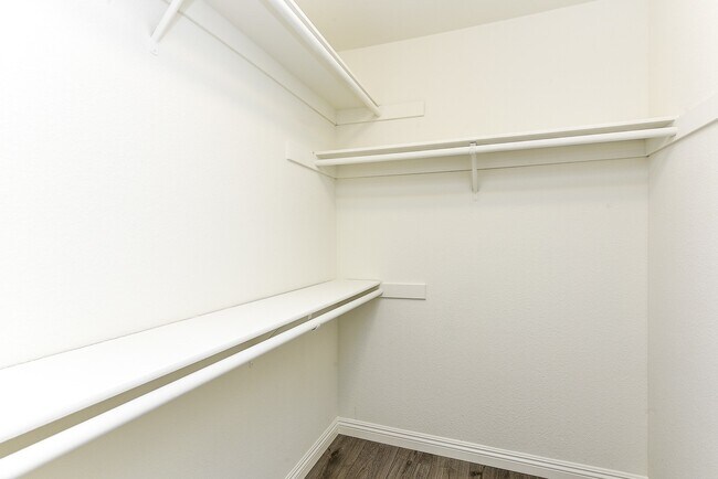 Building Photo - Remodeled 3 Bed Penthouse Condo
